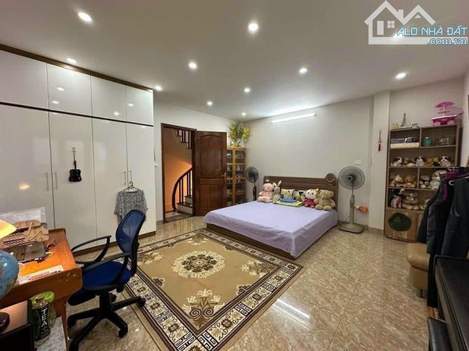 Siêu Ngon ! Mới Đẹp Hoàng Cầu , Vài bước ra Phố - 4x *5t chớm 8 - 3