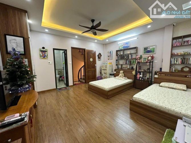 Siêu Ngon ! Mới Đẹp Hoàng Cầu , Vài bước ra Phố - 4x *5t chớm 8 - 4