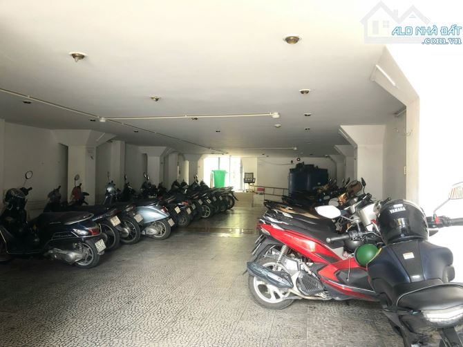 Cho thuê toà nhà 850m sử dụng tại mặt đường Cộng Hoà, quận Tân Bình - 4