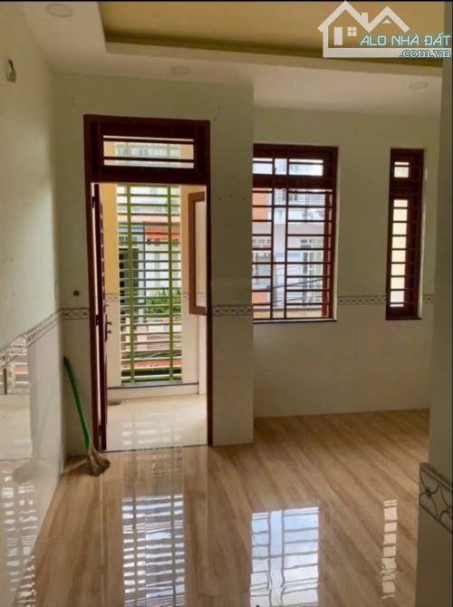 Nhà Ngộp Cần Bán Gấp, Nguyễn Kiệm Phú Nhuận-2tỷ9-48M2-Hẻm oto 5M- 2 tầng- SHR