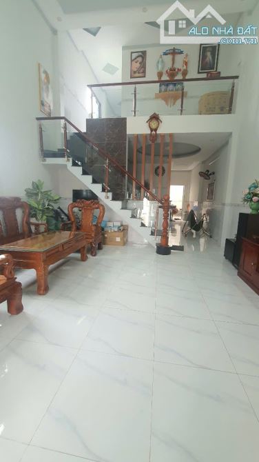 Bán nhà 1 trệt 1 lửng KP4 Trảng Dài Biên Hoà 180m2 giá chỉ 2,2 tỷ thương lượng