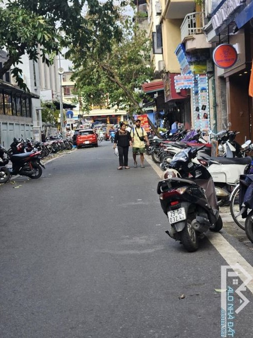 BÁN  NHÀ ĐẤT HIẾM   : Phố Huế - Nguyễn Công Trứ, 220m, mặt tiền 11m, 84 tỷ, thửa đất vuông - 1