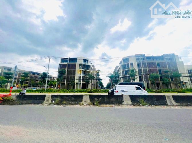 Bán Đất Mặt Tiền Đỗ Xuân Hợp Đối Diện Global City DT:125m2(5mx25m) Vị Trí Đẹp-Giá 28,8 Tỷ - 2