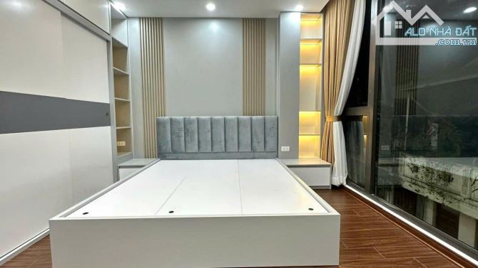 Bán nhà Hoàng Cầu Đống Đa, thang máy ô tô vào nhà giá chỉ hơn 20 tỷ - 2