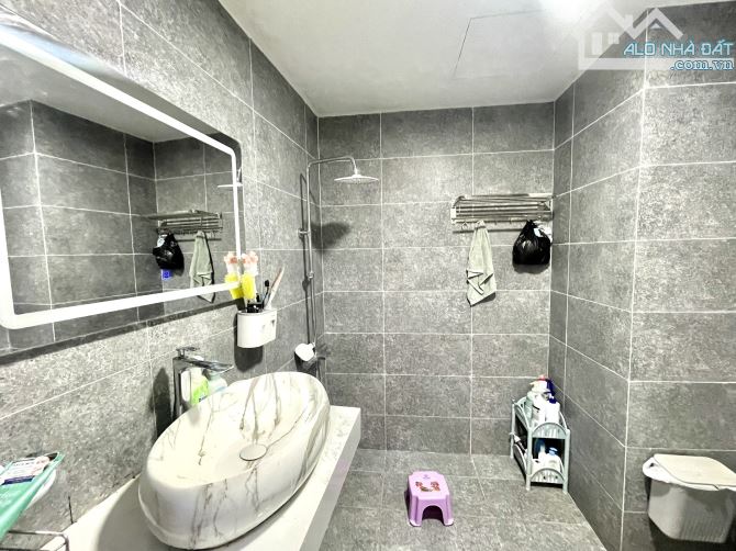 Bán căn hộ 61m2 2 Ngủ 2wc tòa A, toà CT36 Định Công View hồ , giá 3 tỷ - 3