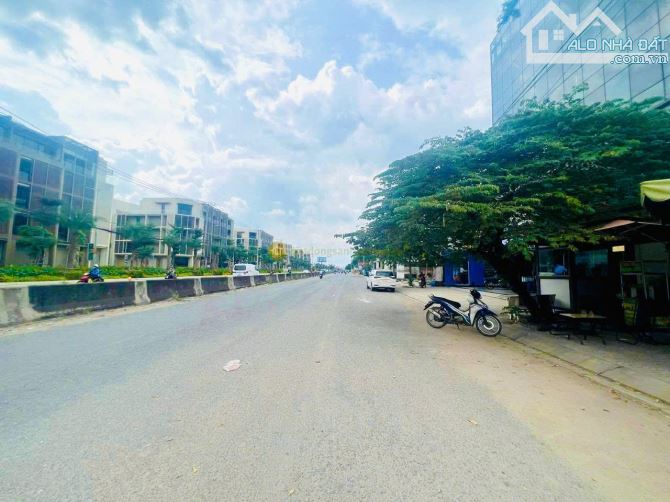 Bán Đất Mặt Tiền Đỗ Xuân Hợp Đối Diện Global City DT:125m2(5mx25m) Vị Trí Đẹp-Giá 28,8 Tỷ - 4