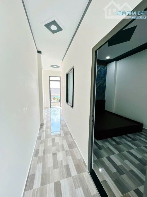 Dĩ An , Mặt Tiền Bùi Thị Cội , 82 m2 , 3 tầng , SHR hoàn công , Giá rẻ - 5