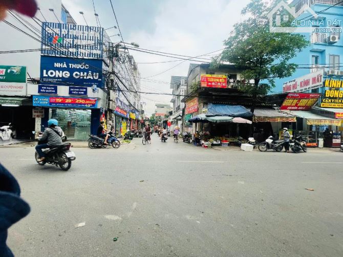 Bán Đất tặng nhà Cấp 4 trung tâm Phú Thị-Gia Lâm,Gần Trường Học,Dt 65m2,Giá 4.15 tỷ.