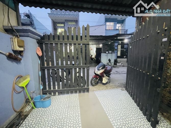 Ban nha Mã Lò, Bình Trị đông A Bình Tân. Dt 74m2 - 4 x 18.5 - 4 tầng.  Giá 7.9 Tỷ TL