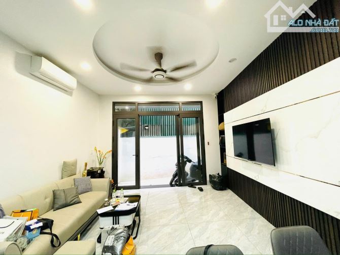 Bán căn nhà gần hồ Linh Quang view cực đẹp giá 13,8 tỷ thương lượng