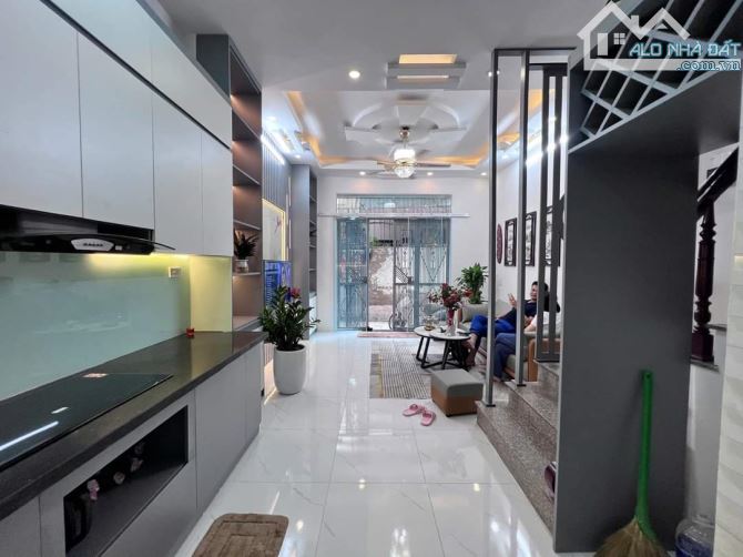 Bán nhà Bạch Mai, Hai Bà Trưng 30m x 5 Tầng,MT 4m,Giá 7.65tỷ. Nhà mới đẹp,gần phố,ở ngay