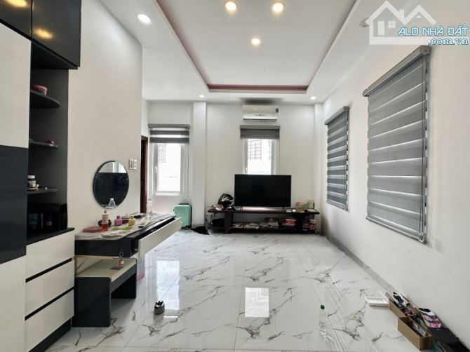 [BÌNH THẠNH] NHÀ MẶT TIỀN THỤT NGUYỄN VĂN ĐẬU - 39M² - GIÁ 8.2 TỶ - Ô TÔ NGỦ TRONG NHÀ - 12