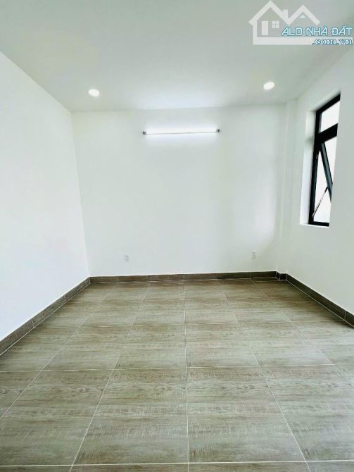 BÁN NHÀ ĐẸP HẺM XE HƠI 5M, 63M2, 3 TẦNG, NỞ HẬU, NGUYỄN XIỂN, LONG BÌNH, QUẬN 9 - 13