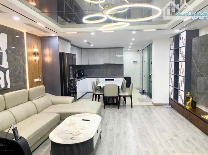 Bán nhà 4 tầng Ngô Gia Tự- Long Biên- 64m2- MT 4m -Ô tô- Giá 8.7 tỷ - 2