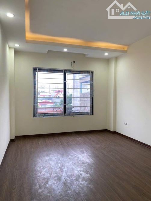 Bán nhà riêng Đàm Quang Trung, LB. 36 m ,5 tầng, sổ đỏ, full đồ, ngõ rộng, gần AEON LB - 3