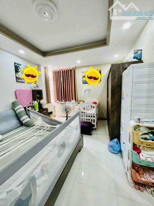 HẺM 1/ PHÚ NHUẬN - SÁT MT - 4 TẦNG - HẺM THẲNG THÔNG - 40M2 - CHỈ 5.X TỶ - 4