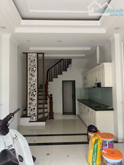 Bán nhà riêng Đàm Quang Trung, LB. 36 m ,5 tầng, sổ đỏ, full đồ, ngõ rộng, gần AEON LB - 4