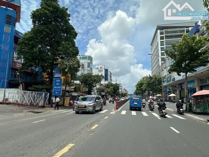 Bán CHDV 5 lầu thang máy ngang 5m 90m2 8PN khoán 36 triệu ngay Emart Phan Văn Trị 14.5 tỷ - 6