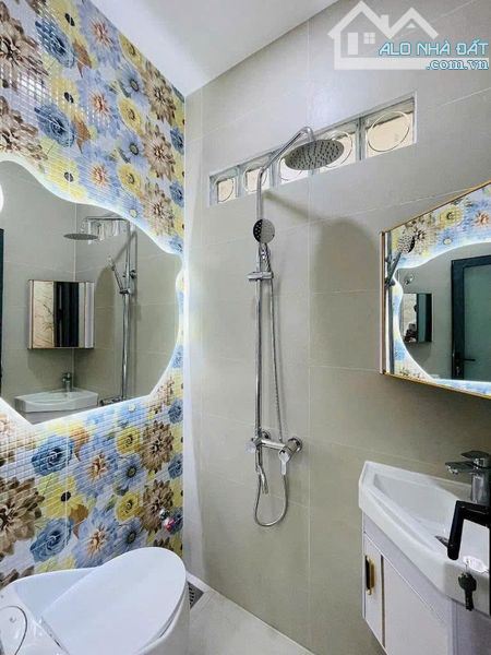 Nhà đang cho thuê 14tr/tháng, Quận 10 đường 3 tháng 2- 52m2- Giá 3 Tỷ 570. Sổ hồng riêng - 8