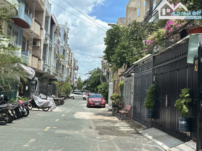Bán CHDV 5 lầu thang máy ngang 5m 90m2 8PN khoán 36 triệu ngay Emart Phan Văn Trị 14.5 tỷ - 9