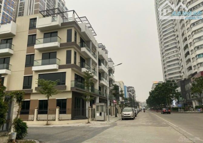 Bán Shophouse góc 6th Element Tây Hồ, 150m2 giá 280 triệu/m2