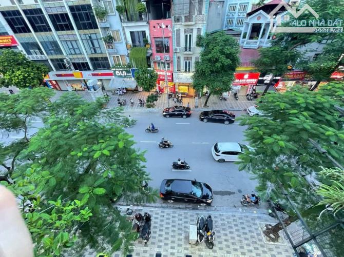 Tòa nhà 270m² mặt phố Phùng Chí Kiên- Nghĩa Đô 9 tầng mới tinh-2thang máy,vỉa hè rộng