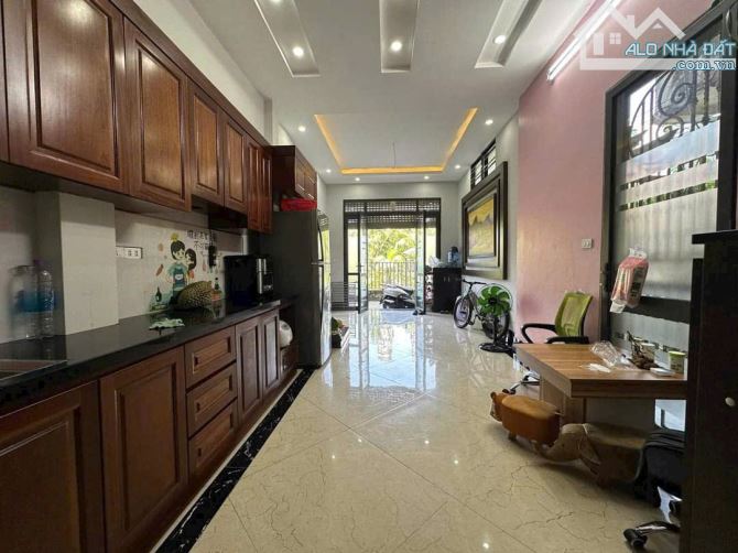 BÁN NHÀ KIM ĐỒNG - GIÁP BÁT - 42M2, 5 TẦNG, ĐẸP LÔ GÓC VIEW HỒ, TƯƠNG LAI MẶT PHỐ LỚN