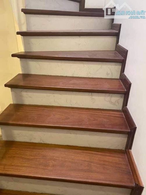 Bán nhà lạc long quân ô tô đỗ cửa 46m2 giá nhỉnh 9 tỷ