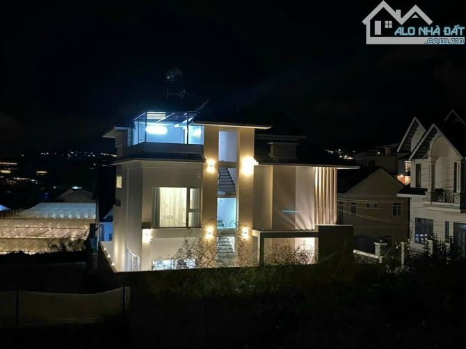 Villa hiện đại đường Nam Hồ 200m2, nội thất cao cấp giá 11 tỷ