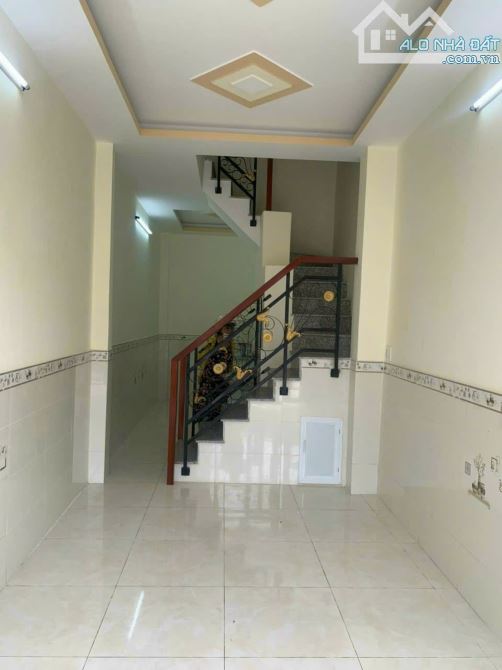 🏡 Bán gấp nhà TT Đức Hòa, 1 trệt 1 lầu, 60m², giá 1.58 tỷ, sổ hồng riêng - 1