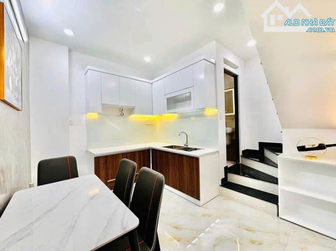 Bán gấp nhà Đường số 17, HBC, Thủ Đức.Sát bên White Palace. Giá chỉ nhỉnh 2tỷ. Nhà còn mới - 2