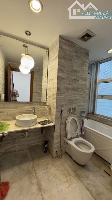 BÁn nhà phố ĐÀO TẤN - PHÂN LÔ - Ô TÔ - NGÕ THÔNG THOÁNG - KHU VIP BA ĐÌNH. 80m2 MT 4,2m - 2