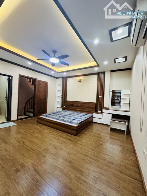 Siêu phẩm Đặng Tiến Đông, Đống Đa, 38m2 x 5 tầng, mặt tiền 5m, chào 8,3 tỷ, gần ô tô - 2