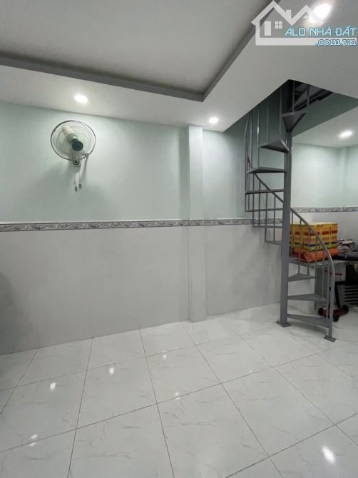 NHÀ MỚI Ở NGAY TRUNG TAM P10 TÂN BÌNH, 24M2, 2 TẦNG ĐẸP LUNG LINH, SỔ VUÔNG A4 - 3