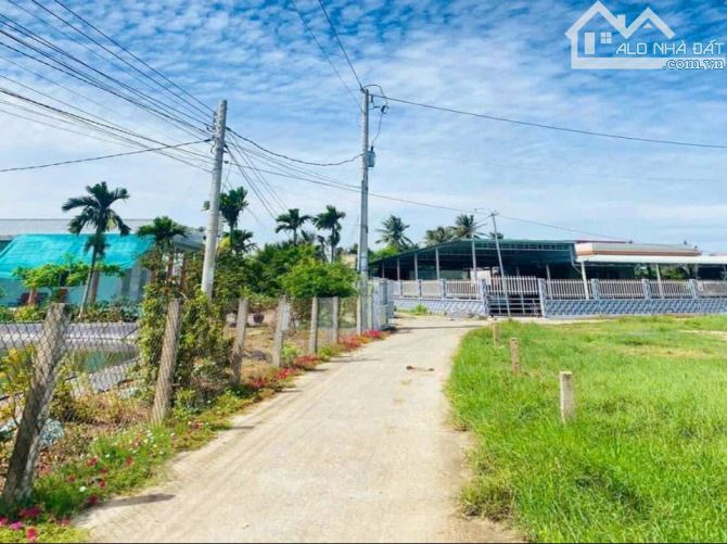 Siêu phẩm, 1450m2 đất có 150m2 thổ cư, đường ô tô Tân Trụ, 1.6 tỷ - 4