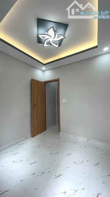 Bán nhà 3M X 7.5M, 2 Phòng ngủ, Đồng Hồ, Tân Bình, Giá chỉ 2.7 tỷ - 4