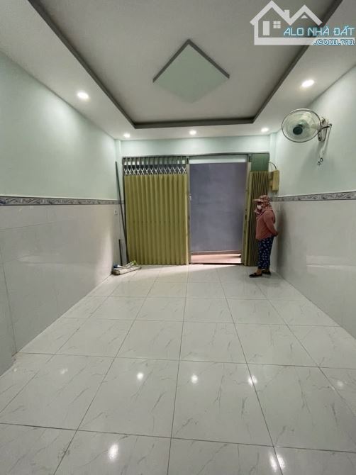 NHÀ MỚI Ở NGAY TRUNG TAM P10 TÂN BÌNH, 24M2, 2 TẦNG ĐẸP LUNG LINH, SỔ VUÔNG A4 - 4