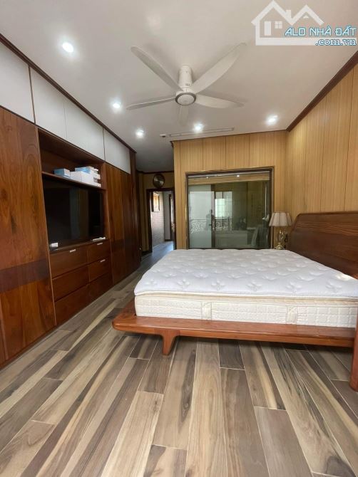 Vip nhất HN! Bán nhà Mai Anh Tuấn, oto vào, thang máy, kinh doanh, 131m*6T*mt8.8m. Chỉ 30 - 6