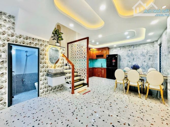 BÁN NHÀ MẶT TIỀN HẺM XE TẢI, 250m2 SD, GARA Ô TÔ, PHÒNG SPA, PHÒNG KARAOKE, 7 Tỷ .x còn TL - 8