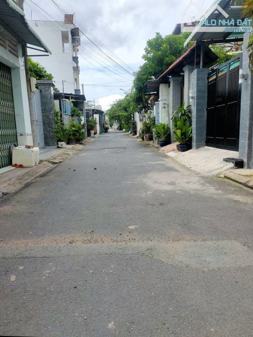Nhà 2 tầng 144m2, ngang 8m, nở hậu, đường ô tô, Thủ Đức, giá 5 tỷ - 2