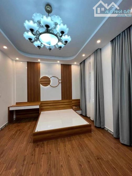 Mặt đường Nguyễn Trãi - Trần Phú - Hai mặt tiền 80m2 x ,7 tầng thang máy - Dòng tiền 150tr