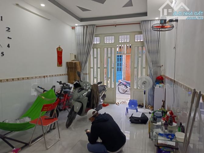 NHÀ MỚI TINH SÁT MT LÊ THỊ HÀ VỚI TÔ KÝ - THỊ TRẤN HÓC MÔN - 2 TẦNG 44M2, 4×11 .