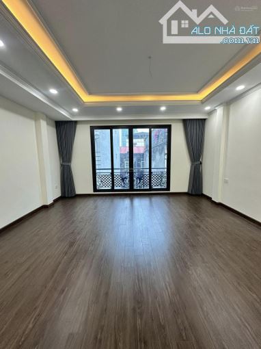 Gara ô tô - 5 tầng thang máy - khu phân lô Hoàng Quốc Việt, Cầu Giấy: 65m2 giá 17 tỷ