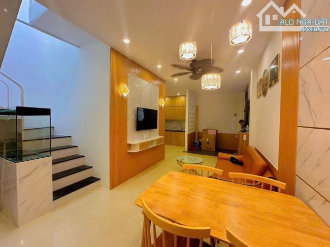 Nhà hẻm Trung tâm Nha trang, 56m2, sổ hoàn công, 3PN ở đường Định Cư gần chợ Xóm Mới