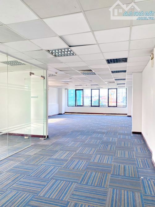 Cho thuê Văn phòng đẹp 120m2, 200m2 mặt phố Nguyễn Du, Quận Hai Bà Trưng, HN. T09/2024. - 1