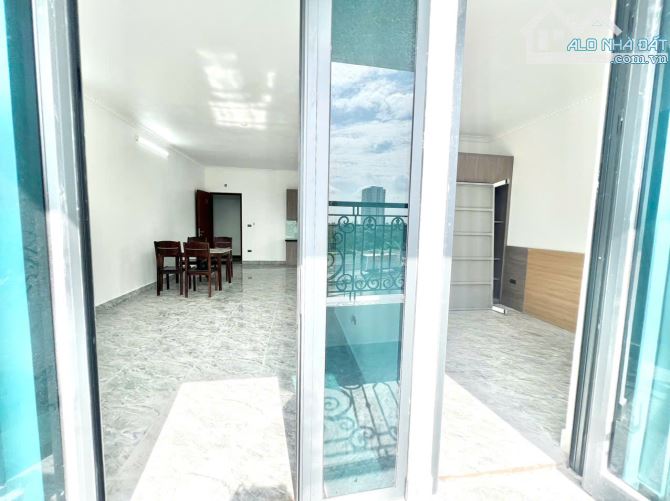 Cho Thuê CCMN Mặt Phố 330 Phạm Văn Đồng Bắc Từ Liêm 40m2 Studio Ban Công Thang Máy Ô Tô Đỗ - 1