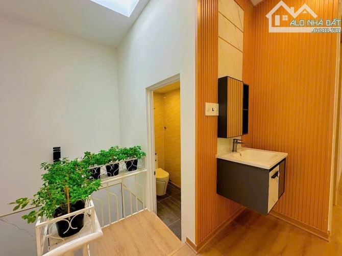 Nhà hẻm Trung tâm Nha trang, 56m2, sổ hoàn công, 3PN ở đường Định Cư gần chợ Xóm Mới - 1