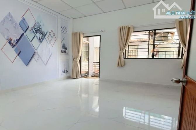 Bán nhà Tân Sơn Nhì, Tân Phú, 39m2, 4m x 8.5m, mới đẹp vào ở ngay - Giá 3.2 tỷ TL - 2