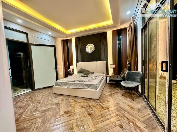 Vip! Phân lô Hoàng Quốc Việt, ô tô tránh,thang máy, gần phố.Diện tích 58m2,5 tầng,giá 15tỷ - 2