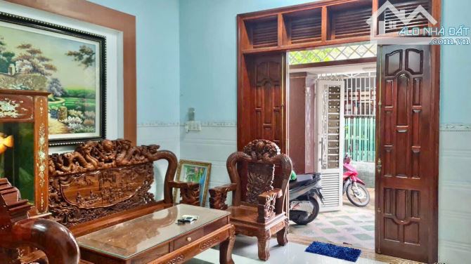 Bán nhà 3 tầng hẻm Mai Xuân Thưởng, Vĩnh Hải, Nha Trang.Dt:82m2.Hướng nam.Giá rẻ:4,550 tỷ - 3